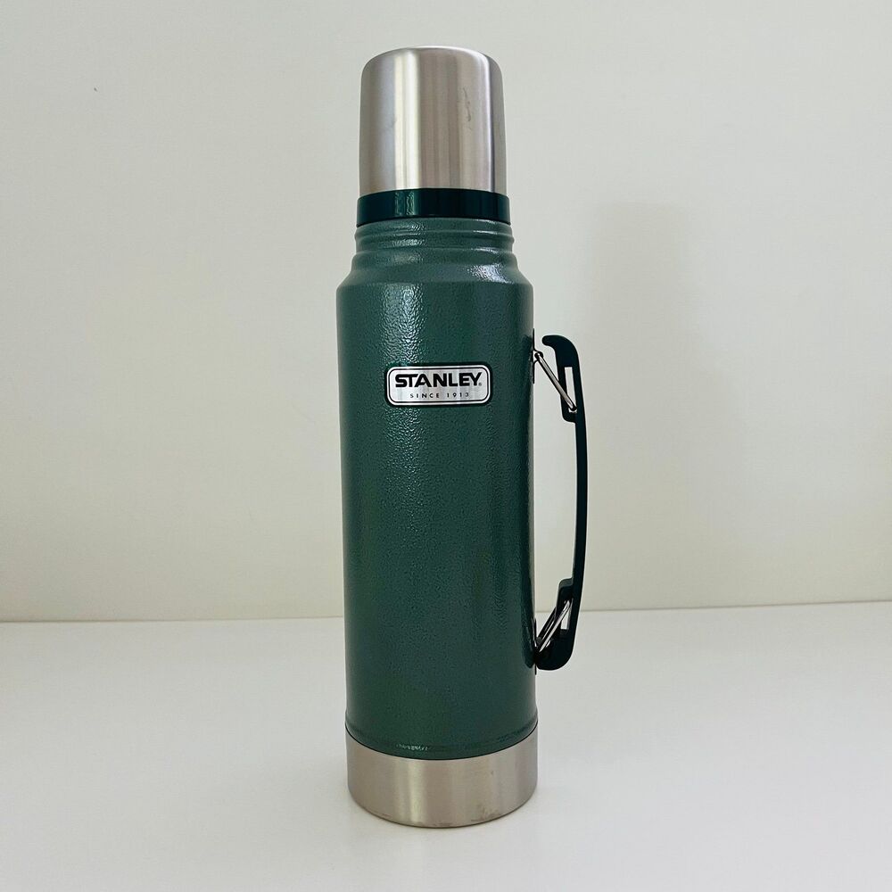 STANLEY Hammertone Green Heritage Classic Vacuum Bottle With Handle 1.1 qt